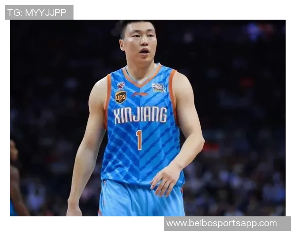 曾凡博与狄龙赛前激情致辞引发现场球迷热烈欢呼气氛高涨